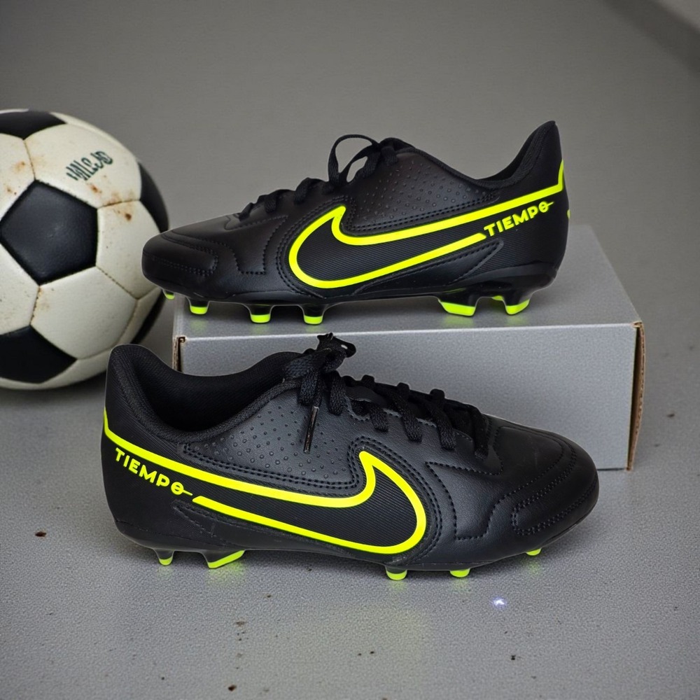 Nike SZ 4.5 Youth Tiempo Legend 10 Club Black Soccer Cleats Shoes DA1331-070